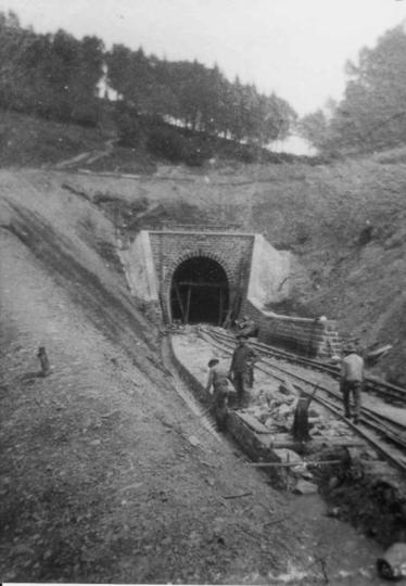  Das Westportal des Wegringhausener Tunnels kurz vor der Fertigstellung im FrÃÂ¼hjahr 1903.